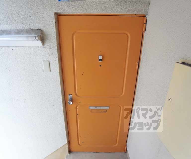 その他設備　可愛らしい玄関ドア。