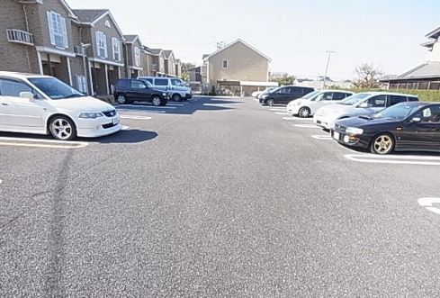駐車場　車をお持ちの方に嬉しい駐車場付きの物件です