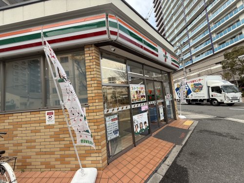 コンビニ　セブン-イレブン 大阪南堀江４丁目店（コンビニ）まで76m