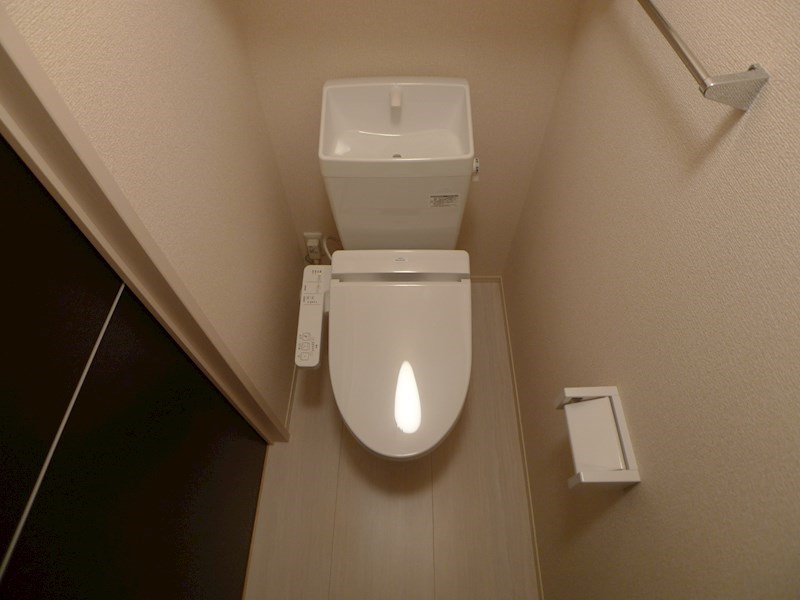 トイレ　写真は102号室