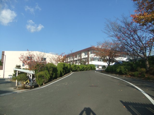 中学校　津山市立北陵中学校（中学校）まで460m