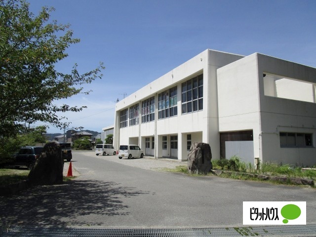 小学校　鳴門市立鳴門西小学校（小学校）まで824m