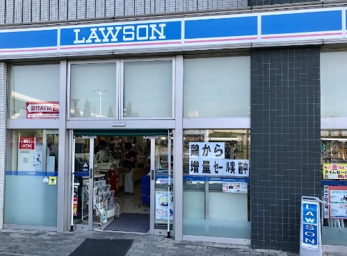 コンビニ　ローソン 門真南駅前店（コンビニ）まで590m