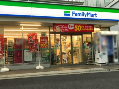 コンビニ　ファミリーマート 雑色駅広場前店（コンビニ）まで556m