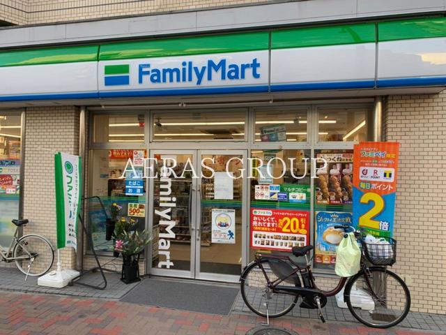 コンビニ　ファミリーマート伊豆屋下目黒三丁目店（コンビニ）まで312m