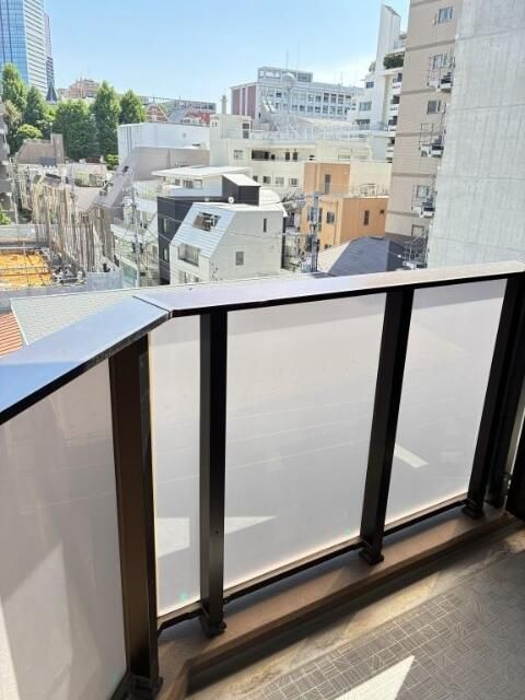 バルコニー　暖かな日差しのふりそそぐバルコニー