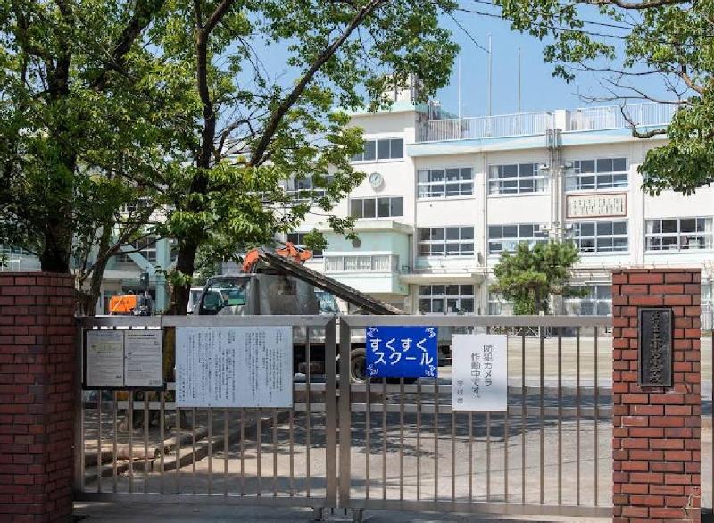 小学校　上小岩小学校（小学校）まで280m