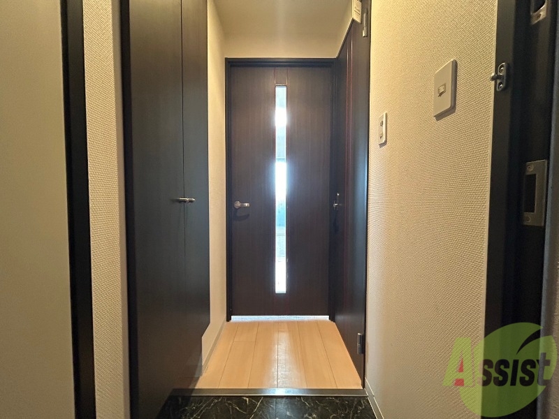 玄関　玄関の様子です。明るい印象ですね。気分もあがりそう。