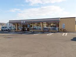 コンビニ　セブンイレブン 高松春日町店（コンビニ）まで552m
