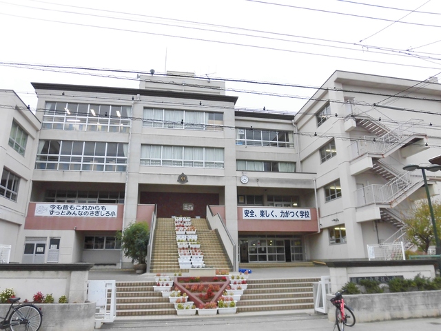 小学校　越谷市立鷺後小学校（小学校）まで500m