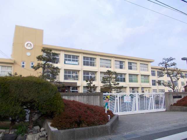 その他　綾野小学校まで1100m