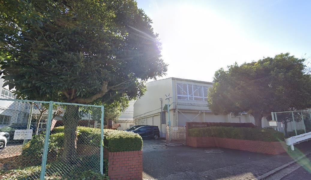 中学校　横浜市立新羽中学校（中学校）まで707m