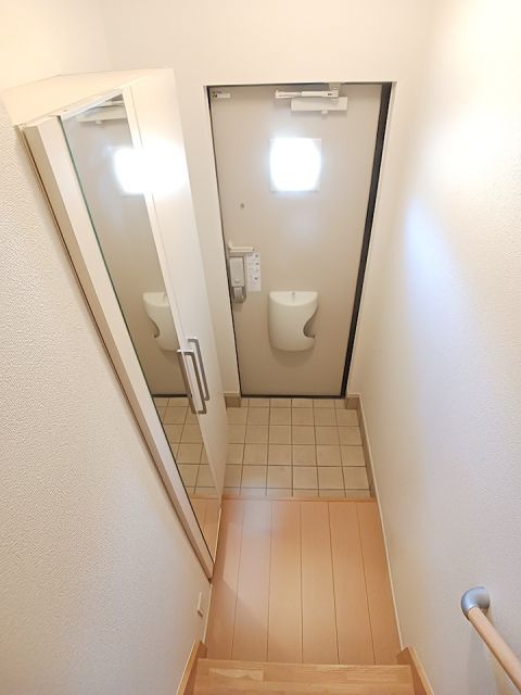 ＪＲ八高線 群馬藤岡駅 徒歩17分 2階建 築16年の玄関写真
