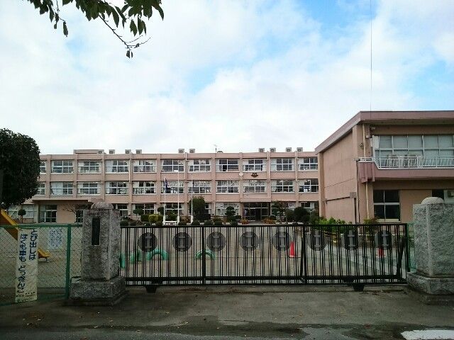 小学校　藤岡市立第二小学校（小学校）まで400m