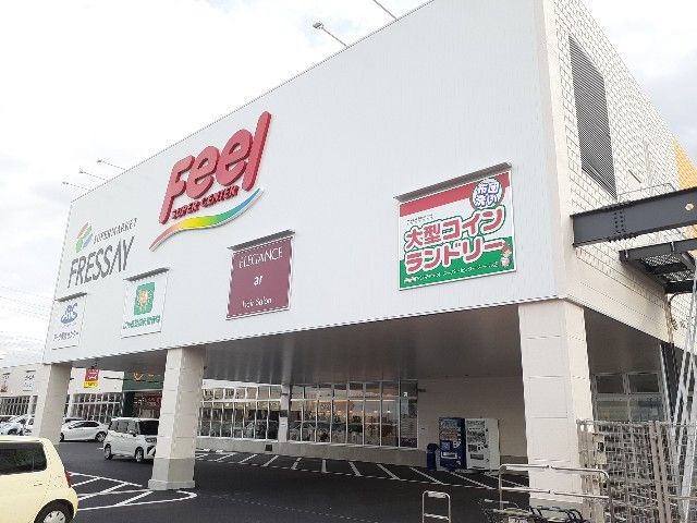 ショッピングセンター　フィール藤岡（ショッピングセンター）まで700m
