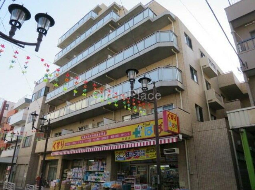 建物外観　１階にドラッグストアがございます