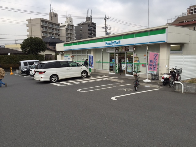 コンビニ　ファミリーマート 八王子堀之内店（コンビニ）まで337m