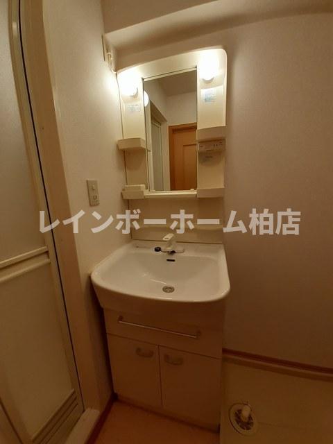 洗面設備　独立洗面台です