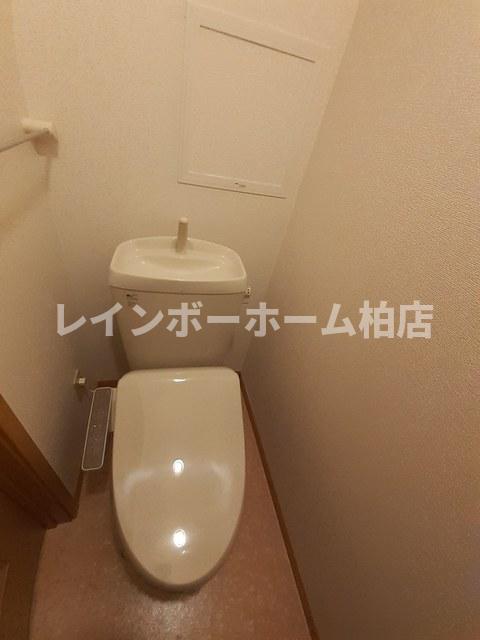 トイレ　温水洗浄便座です