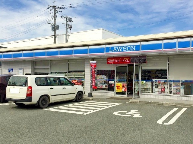 コンビニ　ローソン下硯川店（コンビニ）まで130m