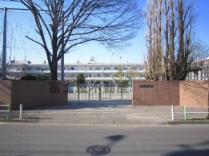 小学校　板橋区立三園小学校（小学校）まで638m