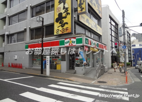 コンビニ　サンクス神楽坂駅前店（コンビニ）まで210m