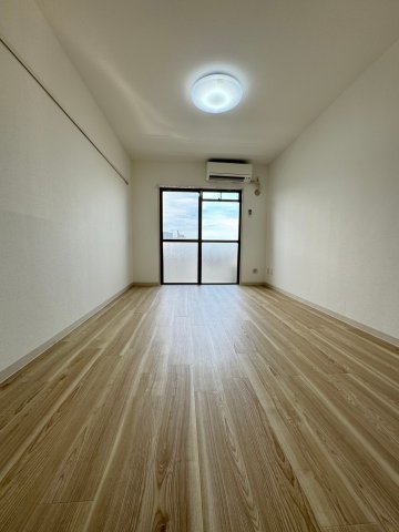 居室・リビング　※別部屋反転タイプ