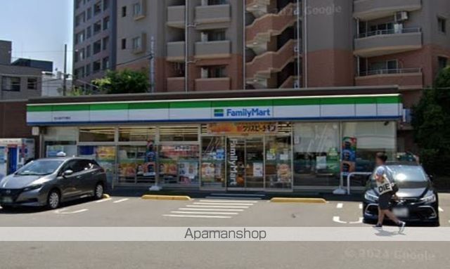 コンビニ　ファミリーマート（コンビニ）まで502m