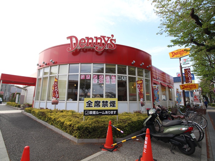 飲食店　デニーズ（飲食店）まで900m