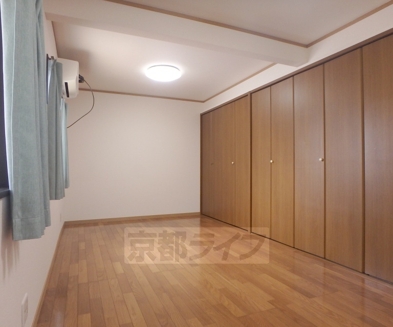 居室・リビング　収納力良好のお部屋です。