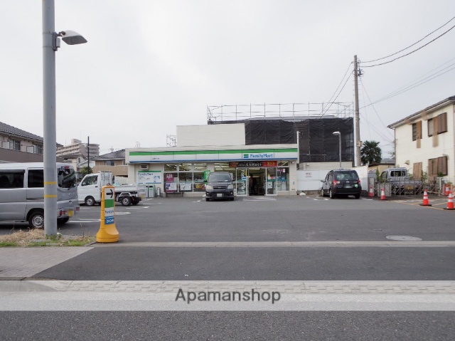 コンビニ　ファミリーマート（コンビニ）まで788m