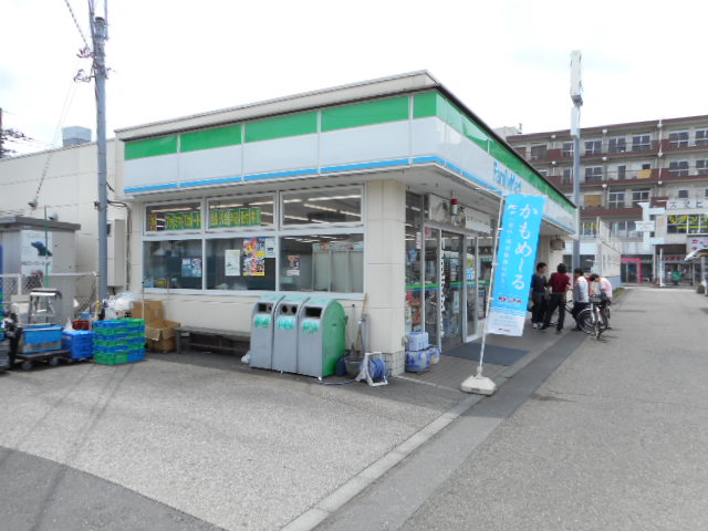 コンビニ　ファミリーマート南大塚駅北口店（コンビニ）まで870m