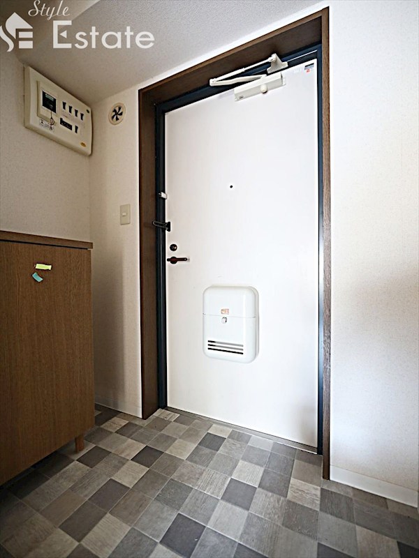 玄関　玄関　シューズボックス付