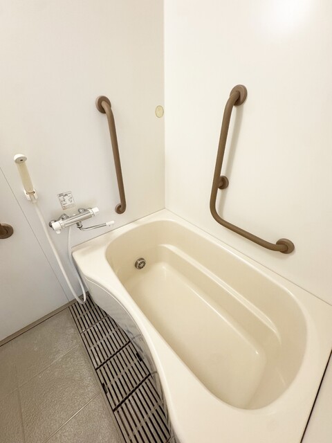 バス・シャワールーム　日々の疲れを癒すバスルーム♪追い焚き機能付き