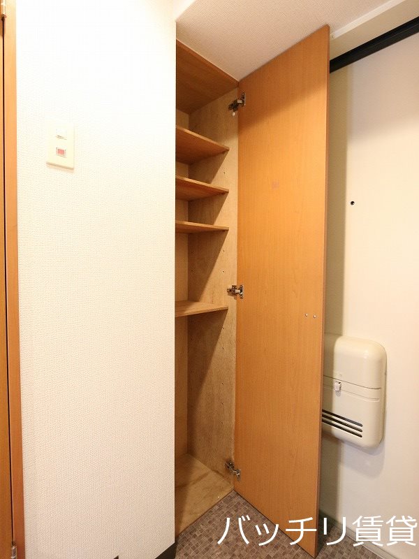 玄関　別号室タイプの為、現状を優先致します。