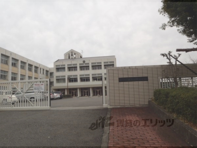 小学校　仰木の里小学校（小学校）まで1300m