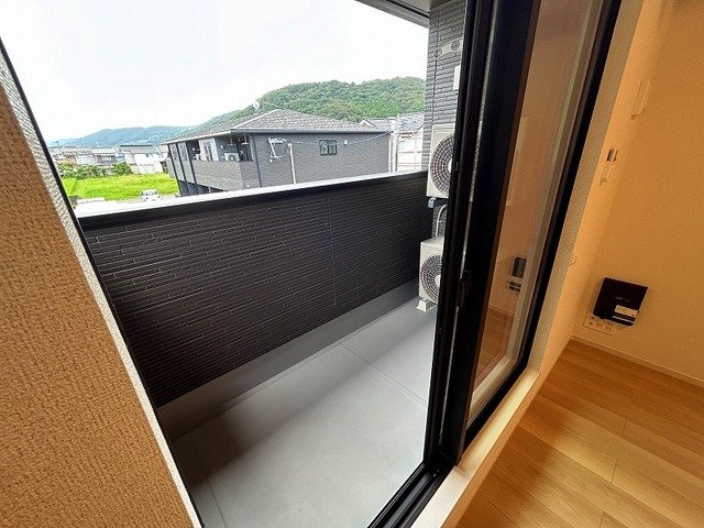 バルコニー　陽当たり良好なバルコニーです