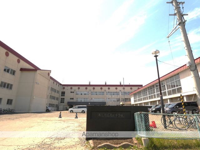 中学校　南町中学校（中学校）まで700m