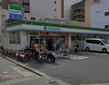 コンビニ　ファミリーマート 栄五丁目店（コンビニ）まで242m