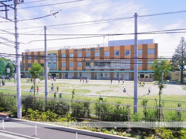 小学校　三鷹市立第三小学校（小学校）まで732m