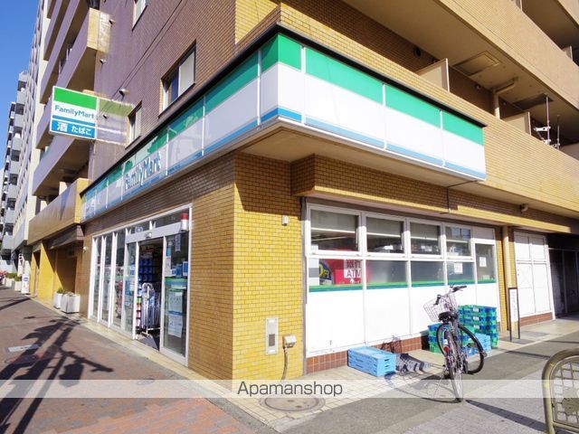 コンビニ　ファミリーマート（コンビニ）まで782m