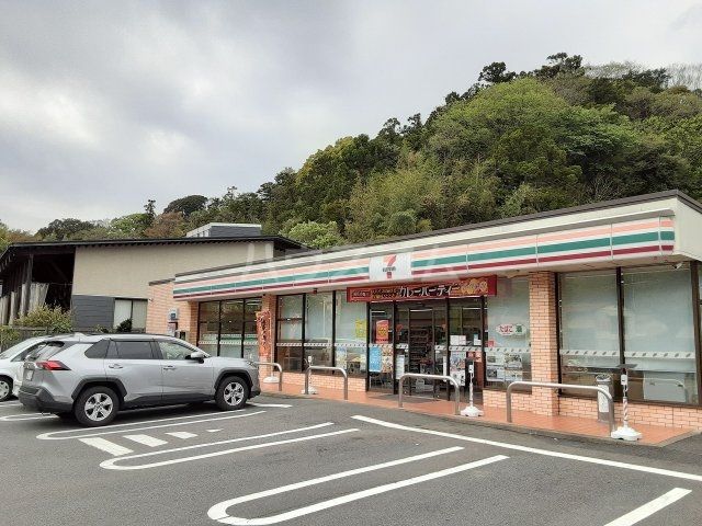 コンビニ　セブンイレブン 鎌倉市役所通り店（コンビニ）まで2052m