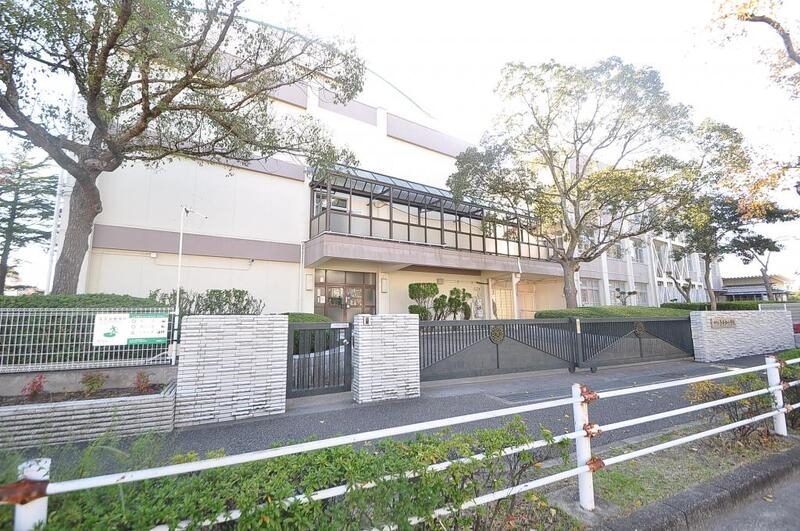小学校　神戸市立多井畑小学校（小学校）まで905m