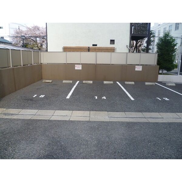 駐車場　デイグラン鶴見　駐車場