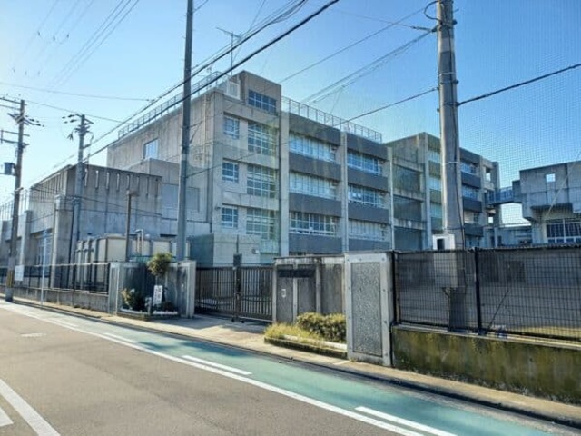小学校　堺市立新湊小学校（小学校）まで867m