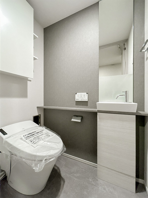 トイレ　※写真は同タイプ住戸です。