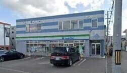 コンビニ　ファミリーマート札幌平岸3条店（コンビニ）まで144m