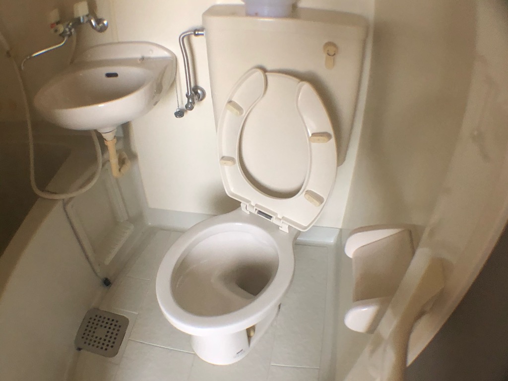 トイレ　浴室内にトイレがあります☆