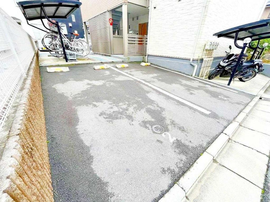 駐車場　駐車場