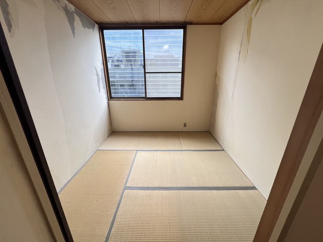 信愛ビルの居間写真